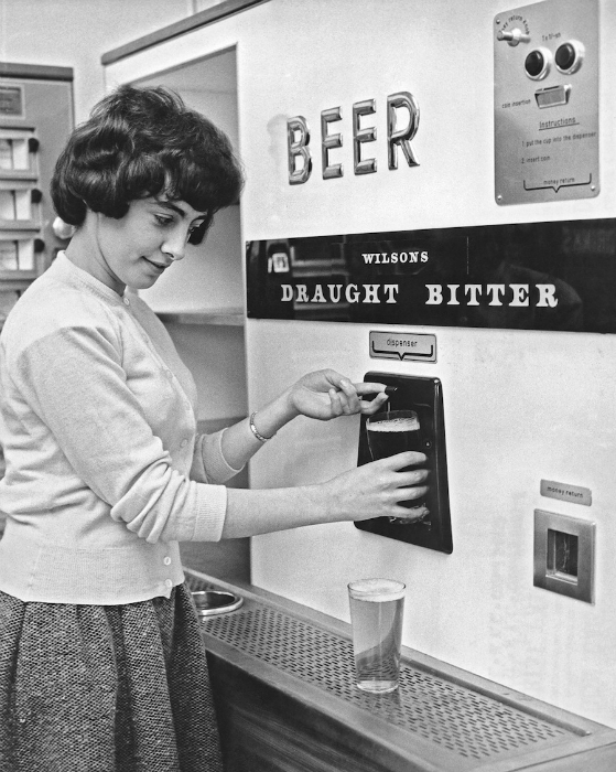 Автомат, торгующий пивом на разлив.