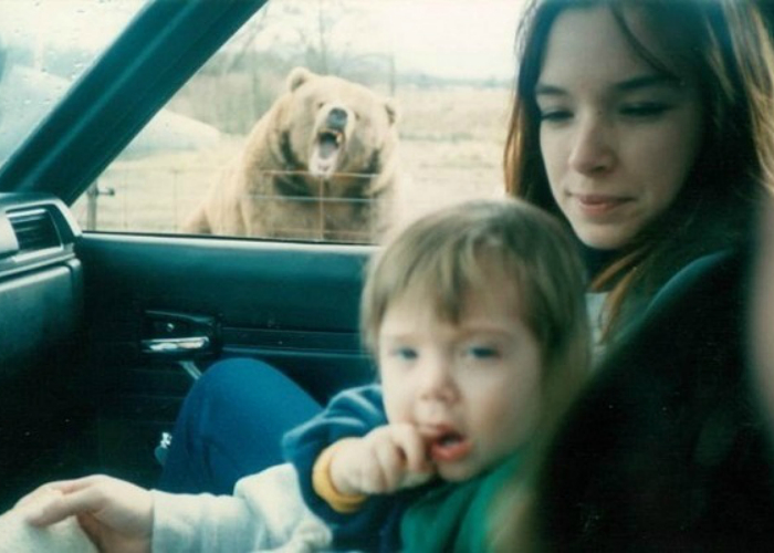 Коренной обитатель России провожает дорогих гостей. Коренной обитатель России провожает дорогих гостей.