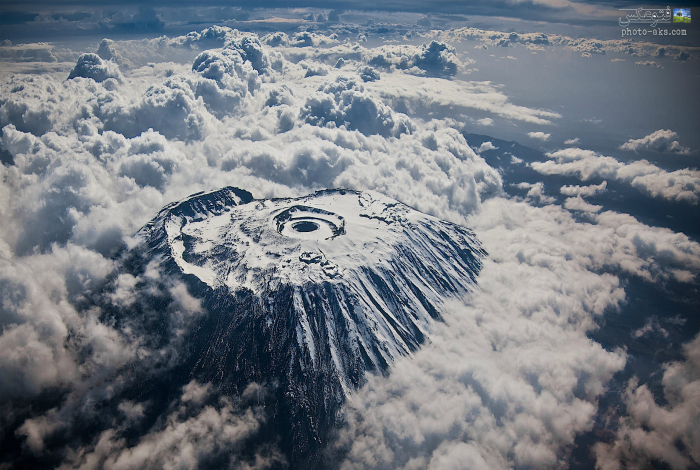 Вершина горы Килиманджаро с высоты птичьего полета. Фотограф: Кайл Мажлов.