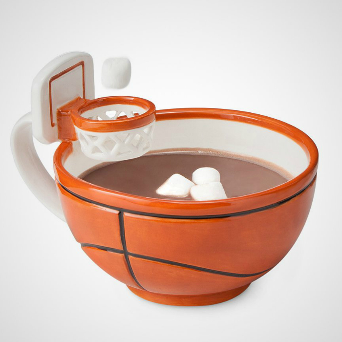 Оригинальная чашка с баскетбольным кольцом.