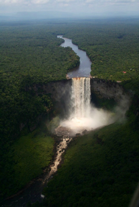 Потрясающий вид на водопад Кайетур, Гайана. Фотограф: Коди.