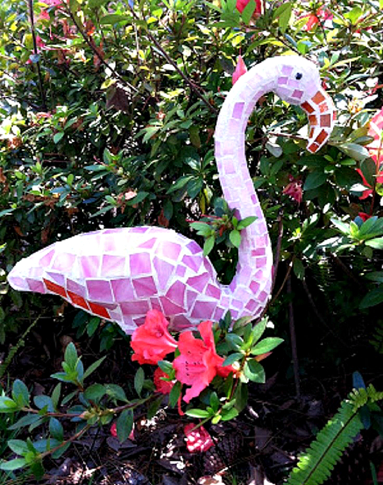 Скульптура фламинго.