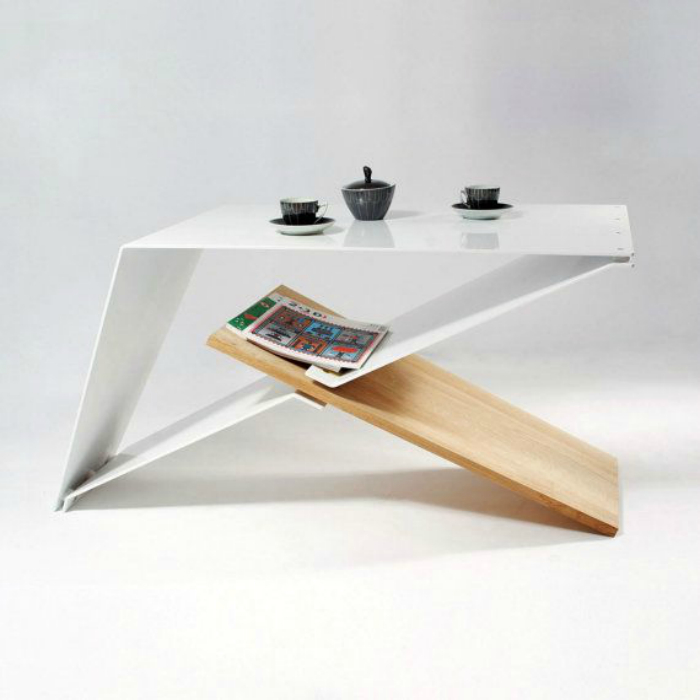 Асимметричный кофейный столик.
