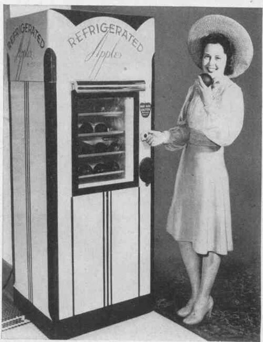 Автомат-холодильник, торгующий яблоками.