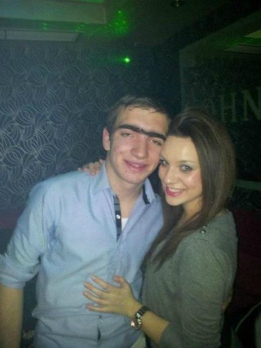 Симпатичная девушка и ее парень с изюминкой. Симпатичная девушка и ее парень с изюминкой.