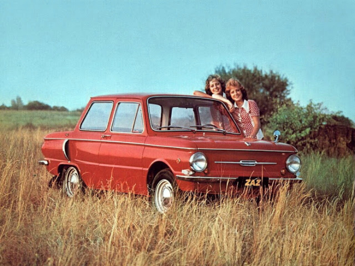 Советский автомобиль под названием - ЗАЗ-968 «Запорожец», который изготавливался Запорожским автомобильным заводом в период с 1971-го по 1994 год.