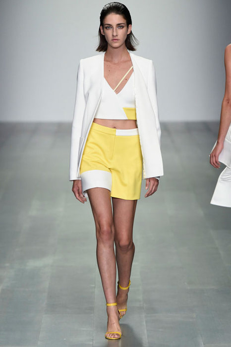 Длинные шорты делают ноги визуально короче Длинные шорты делают ноги визуально короче