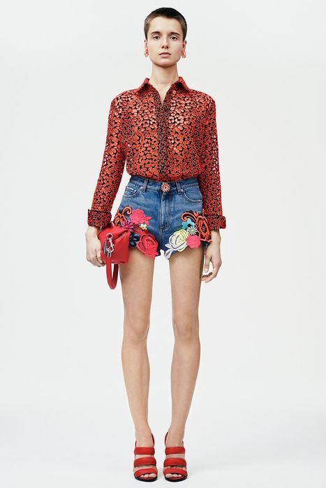 Короткие шорты виизуально удлиняют ноги Короткие шорты виизуально удлиняют ноги