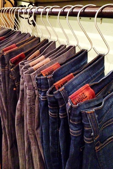 Хранение джинсов в гардеробной