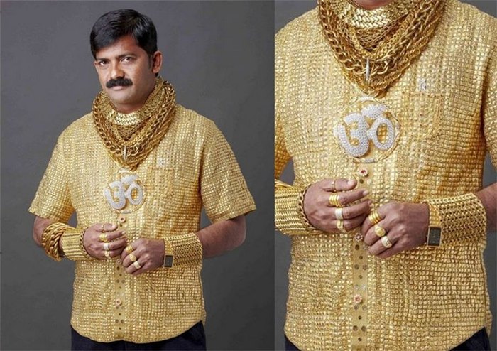 Индийский бизнесмен Датта Пхуге в своей золотой рубашке