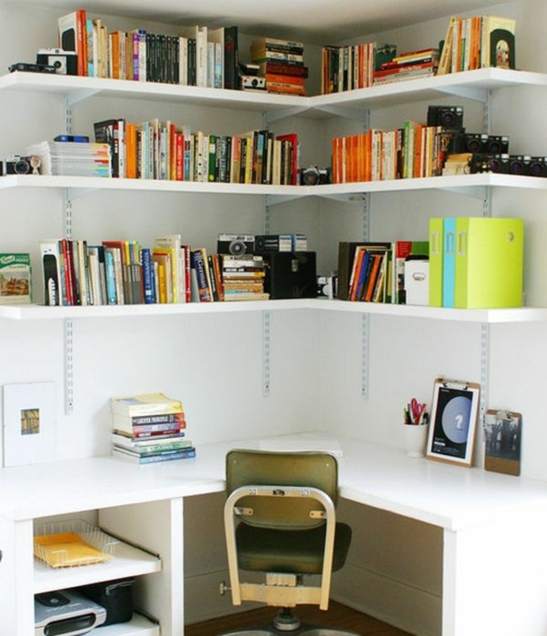 Интересное и очень комфортное оформление мини-офиса в домашних условиях, что пропитано уютом.