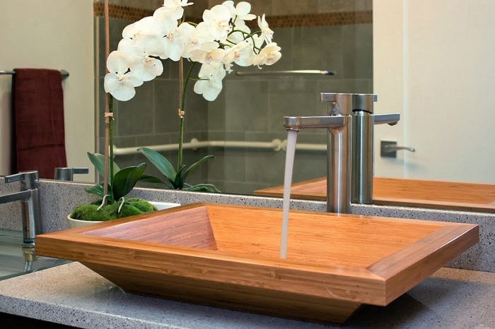 Крутой интерьер ванной комнаты создан благодаря лучшим идеям по декорированию пространств.