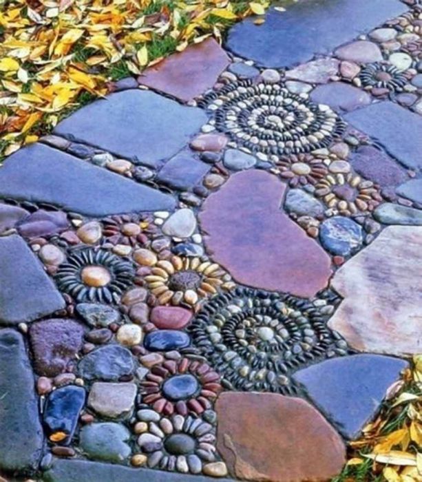 Оригинальная садовая дорожка с мозаикой -<br