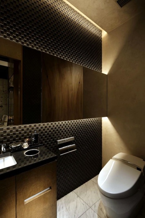 Удивительная ванная комната с неоновой подсветкой, объединяющая в себе несколько современных стилистических направлений, демонстрирует, как можно использовать контуры, чтобы визуально увеличить пространство.