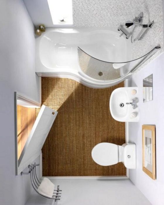Для усиления эффекта визуального увеличения пространства в ванной комнате можно использовать мелкую мозаику с глянцевым эффектом.