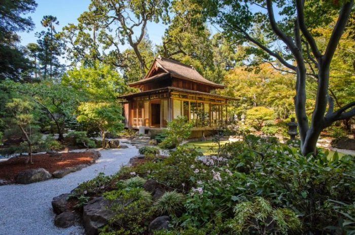 Додзё может стать центральным элементом японского сада. 