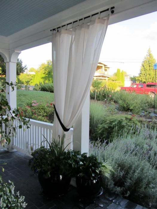 Современная терраса – важная составная часть ландшафтного дизайна садового участка.