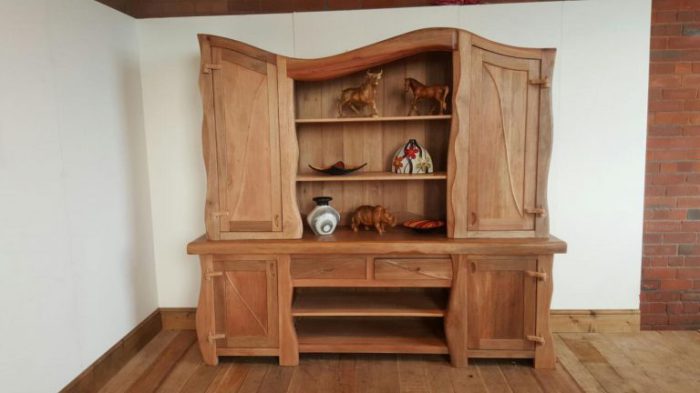 Модель шкафа, выполненная в классическом стиле. 