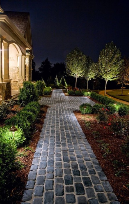 Садовая дорожка - один из ключевых аспектов современного ландшафтного дизайна. 