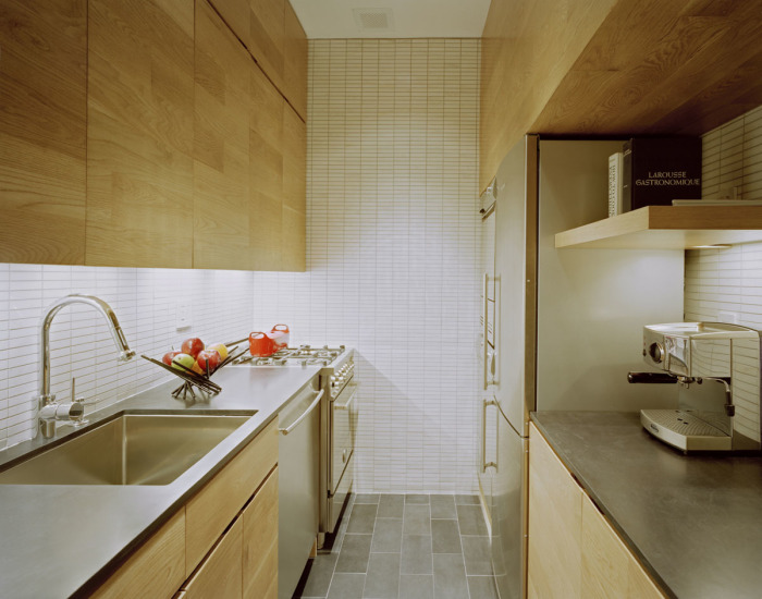 Кухонный гарнитур в стиле минимализма - отличное решение для малогабаритной квартиры. 