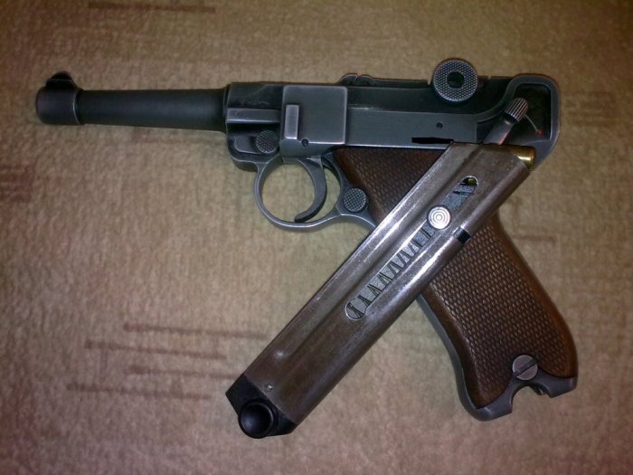 Австрийский пистолет.
