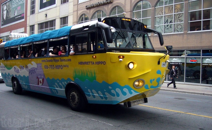 Автобус-амфибия для туристов.