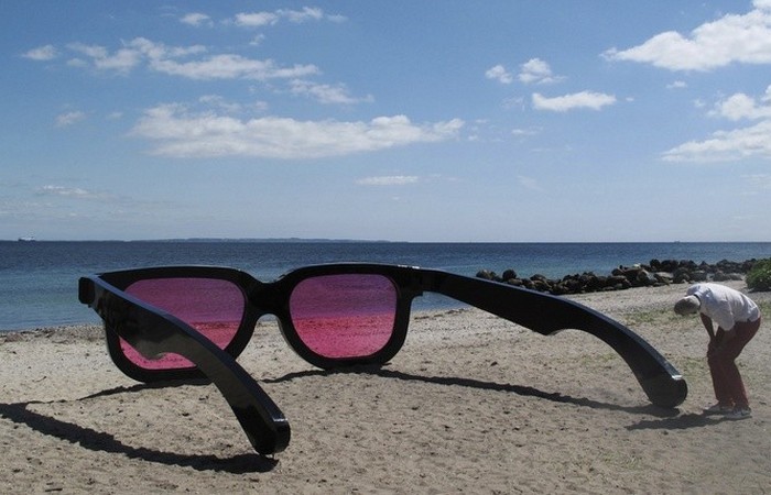 Взгляд на мир через «розовые очки».