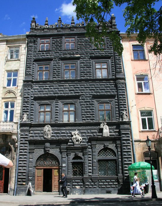 Пугающее здание: Исторический музей Львова.