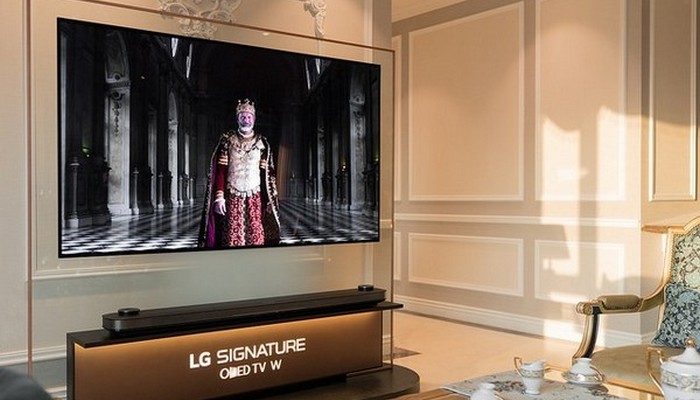 Смарт телевизор LG Signature OLED TV.