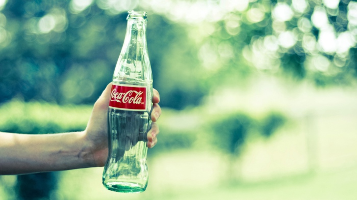 Бутылка Coca-Cola: такая узнаваемая форма!