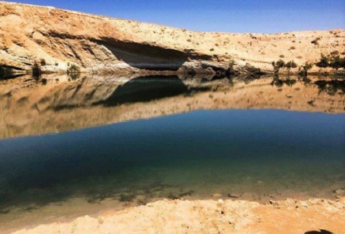 Таинственное озеро посреди пустыни
