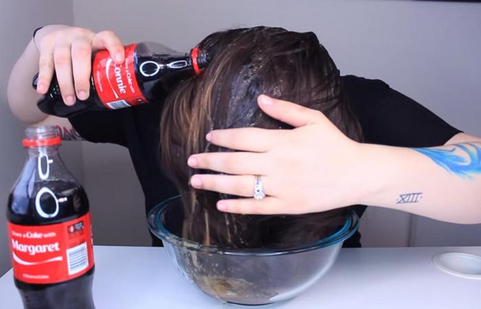 Полезный совет: Coca-Cola - отличный осветлитель волос.