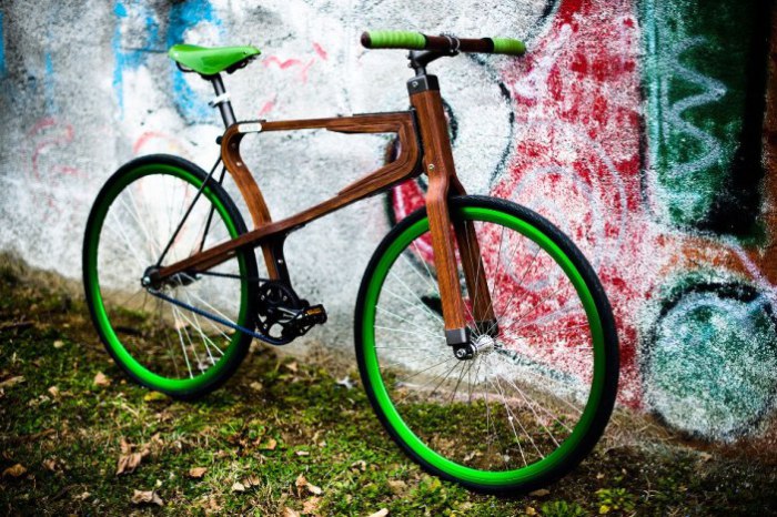 Деревянные велосипеды получают все большую популярность.