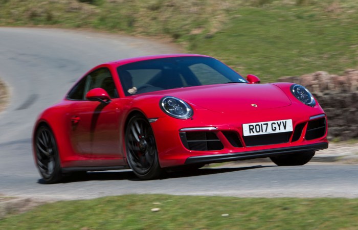 Очередная версии знаменитого Porsche 911. | Фото: autocar.co.uk.