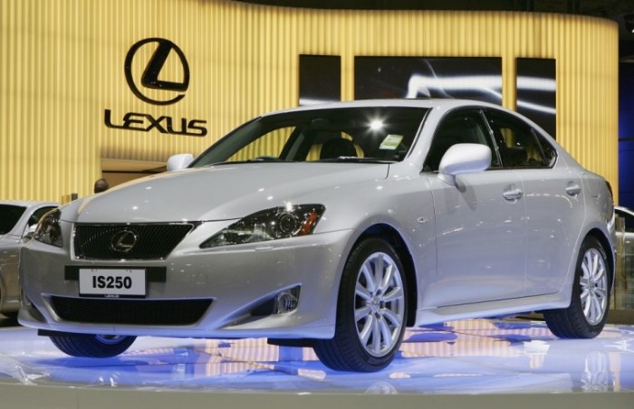 Lexus IS     2005  2013 . | : cheatsheet.com.