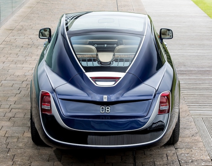 Цифры 08 впереди и сзади Rolls-Royce Sweptail – это британский регистрационный номер автомобиля.