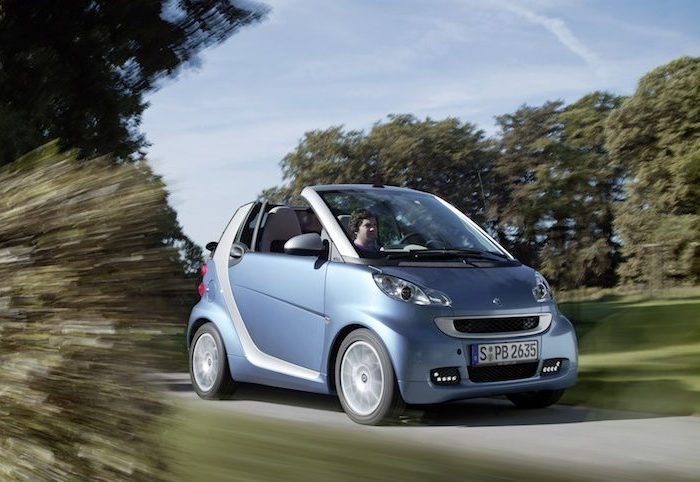 Купе и кабриолеты Smart ForTwo мало подходят для поездок в супермаркет. | Фото: cheatsheet.com.