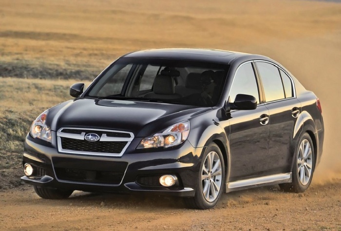 Черный Subaru Legacy 2013 модельного года. | Фото: cheatsheet.com.