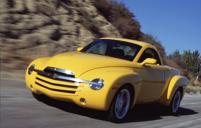 - Chevrolet SSR   ,  2003  2006 . | : cheatsheet.com.