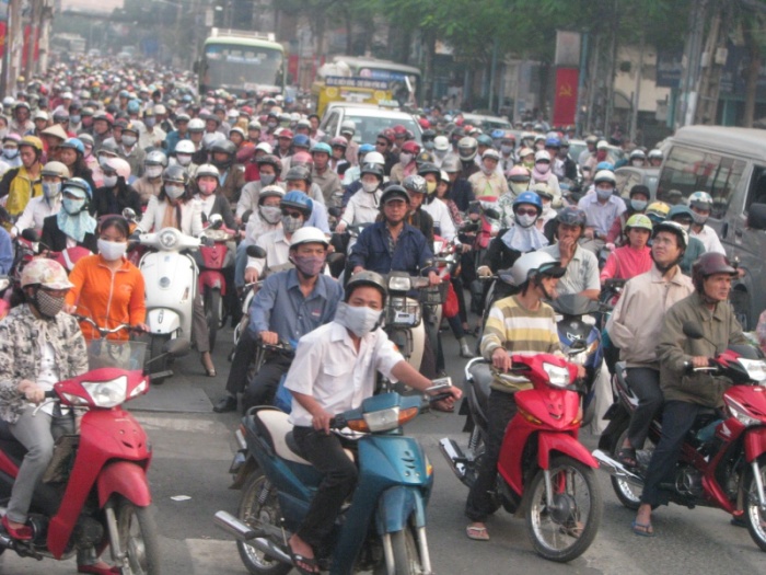 Скутер – основной вид транспорта во Вьетнаме. | Фото: smotra.ru.