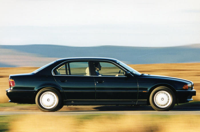 BMW 7-Series Е38 - популярный автомобиль представительского класса.