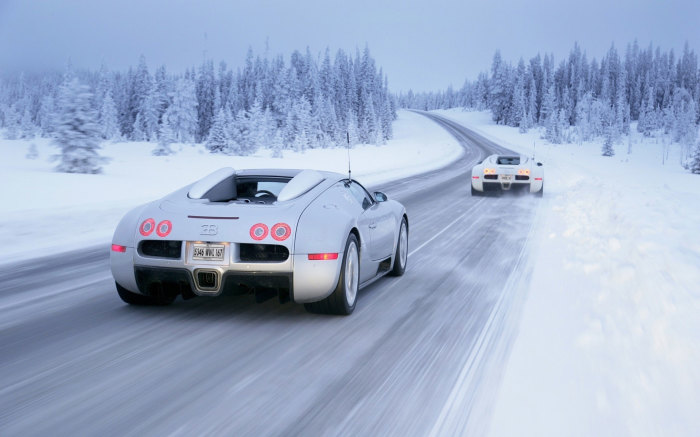 Водители Bugatti также вынуждены думать о расходе бензина. | Фото: widefon.com.