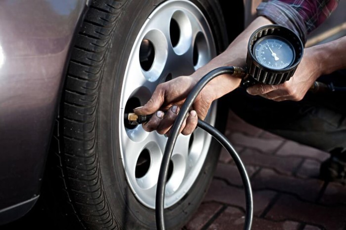Давление в шинах – важный показатель для расхода топлива. | Фото: okuzove.ru.