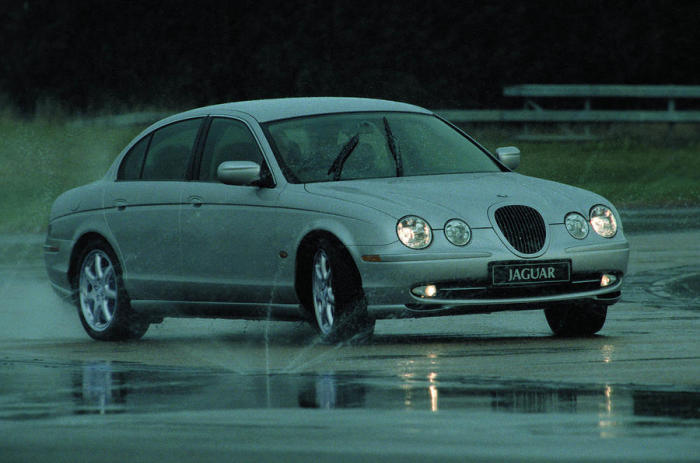 Jaguar S-Type 1999 - 2008 г.в.: можно брать и сегодня.