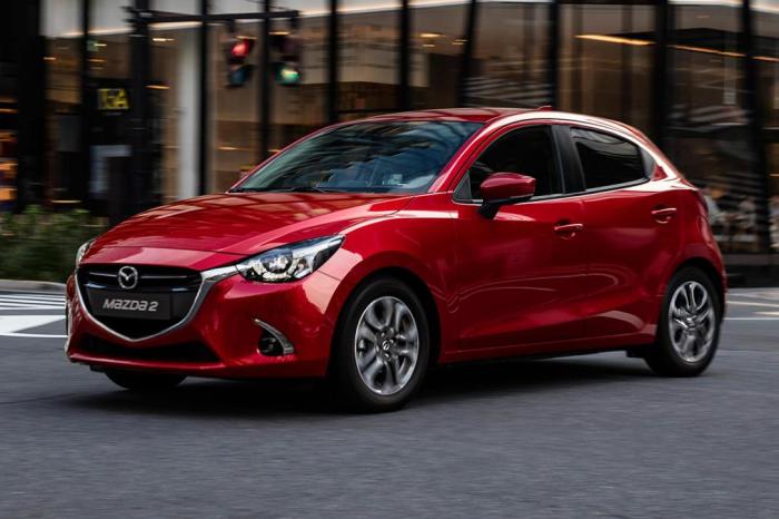 Японский хэтчбек Mazda2 также продается под именами Mazda Demio, Scion iA и Toyota Yaris. | Фото: carbuyer.co.uk.
