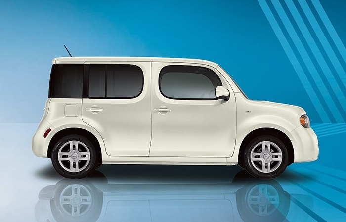 Nissan Cube третьего поколения отличается весьма сомнительной привлекательностью. | Фото: cheatsheet.com.