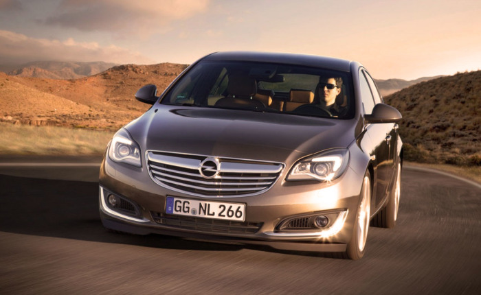 Opel Insignia - автомобиль среднего класса, продающийся в России с 2009 года.