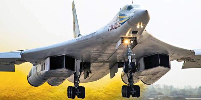 Взлет стратегического бомбардировщика-ракетоносца Ту-160. | Фото: warhead.su.