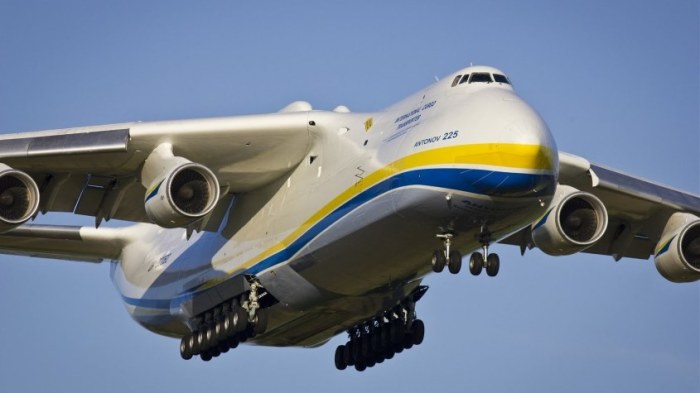 Огромный и мощный Ан-225 «Мрия» поражает воображение.