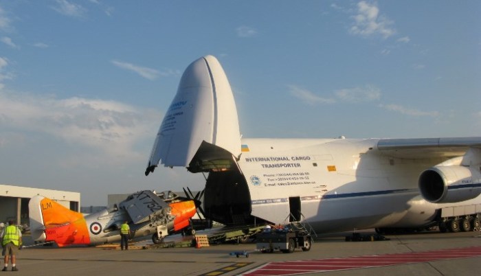 Ан-225 «Мрия» на загрузке.